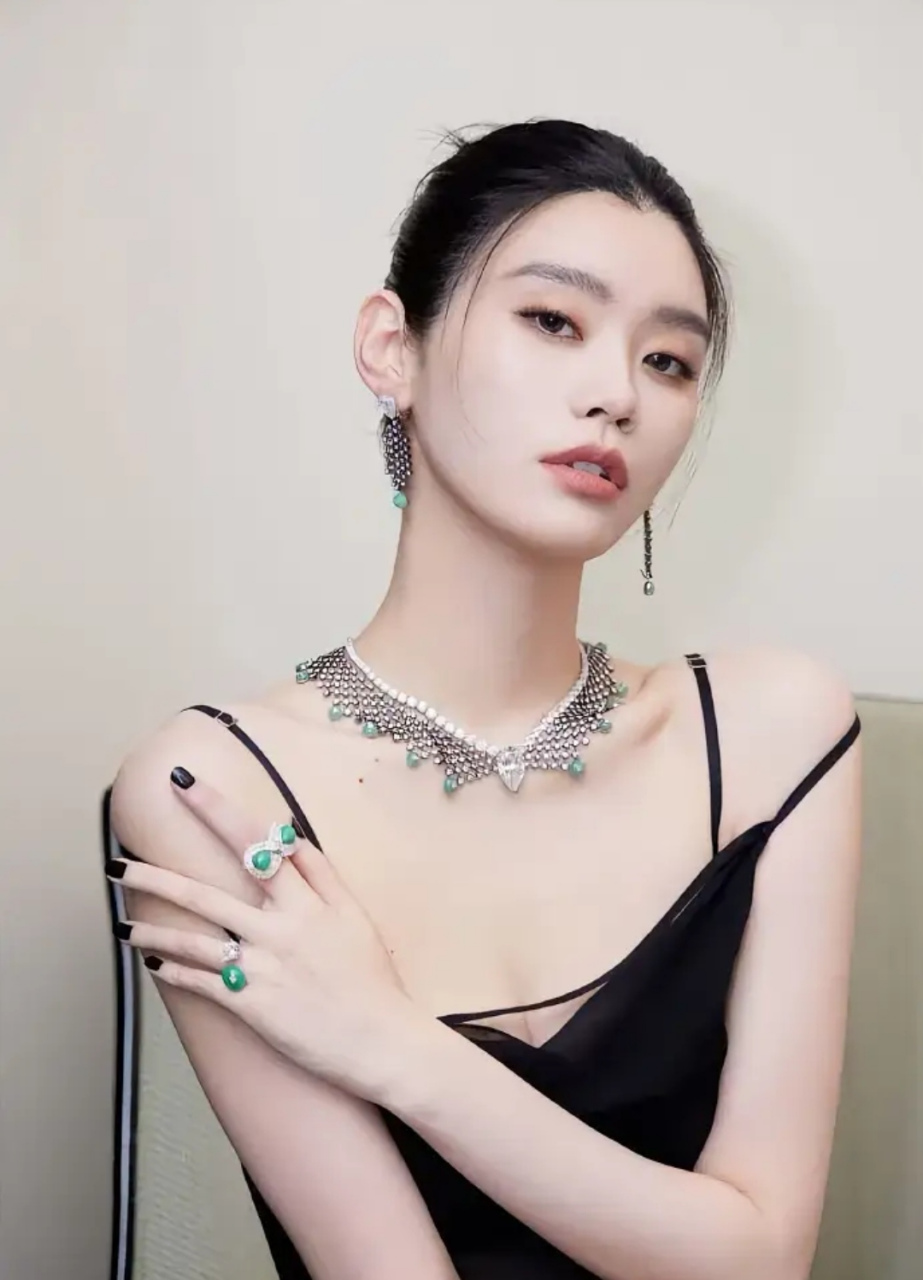 2023上海市最新女富豪揭晓;奚梦瑶,女,1989年3月8日出生于上海黄浦区