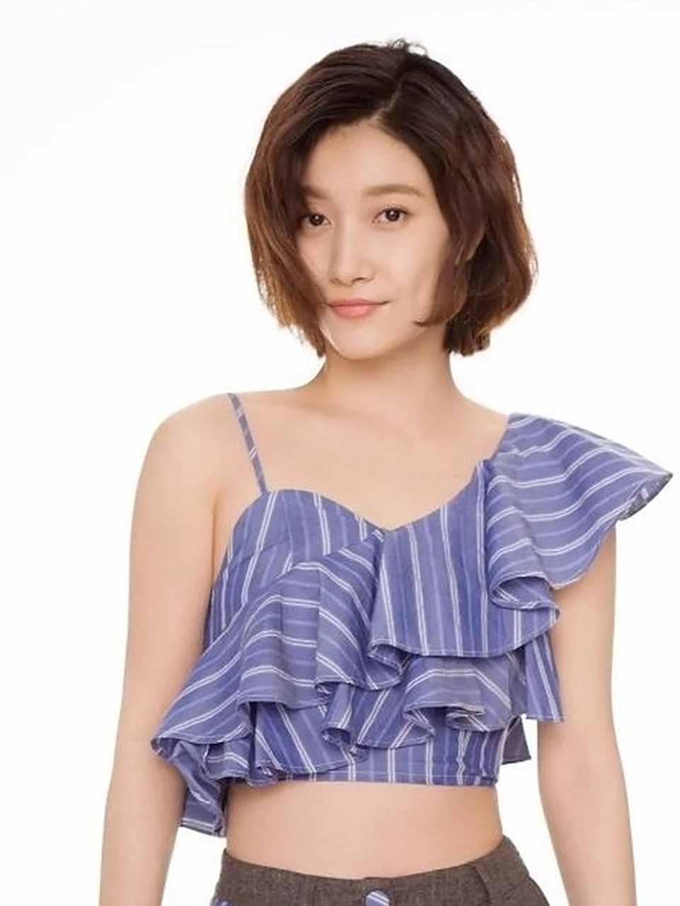 啜妮漂亮谈不上,但演技确实不错,是靠真本事的,不惊艳,但耐看有股洒脱