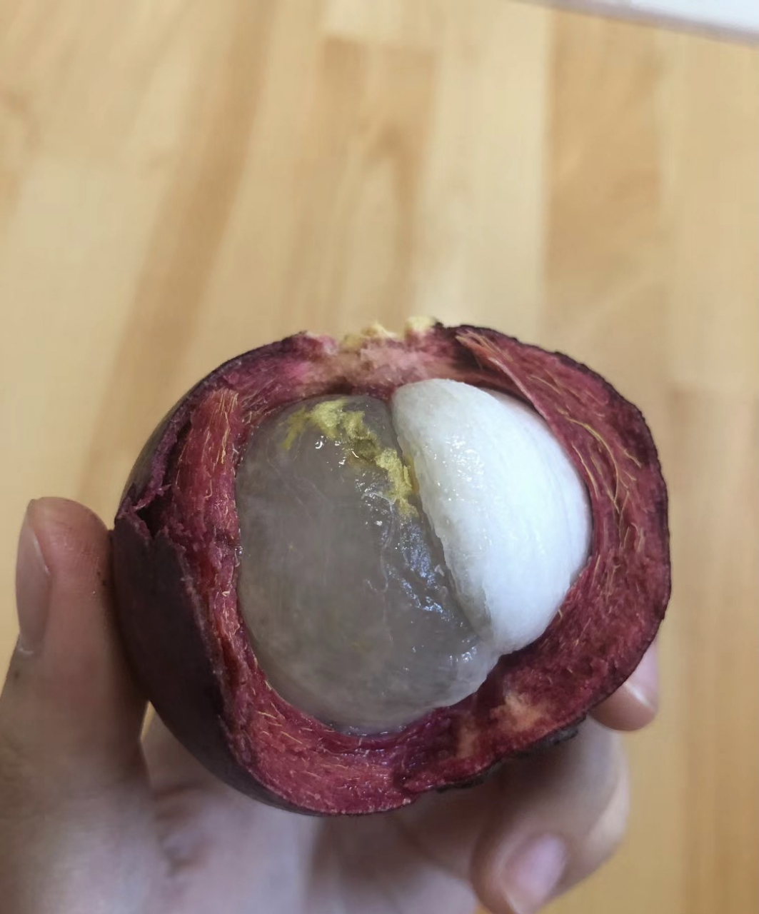 3块钱买了一颗山竹,果肉是透明的,请问是烂了吗?