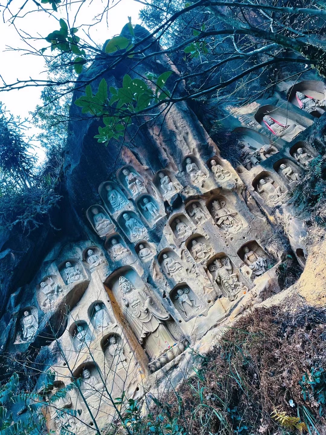 重庆沙坪坝双碑有普光寺"千佛崖",最近才火起来的,备受徒步爱好者青睐