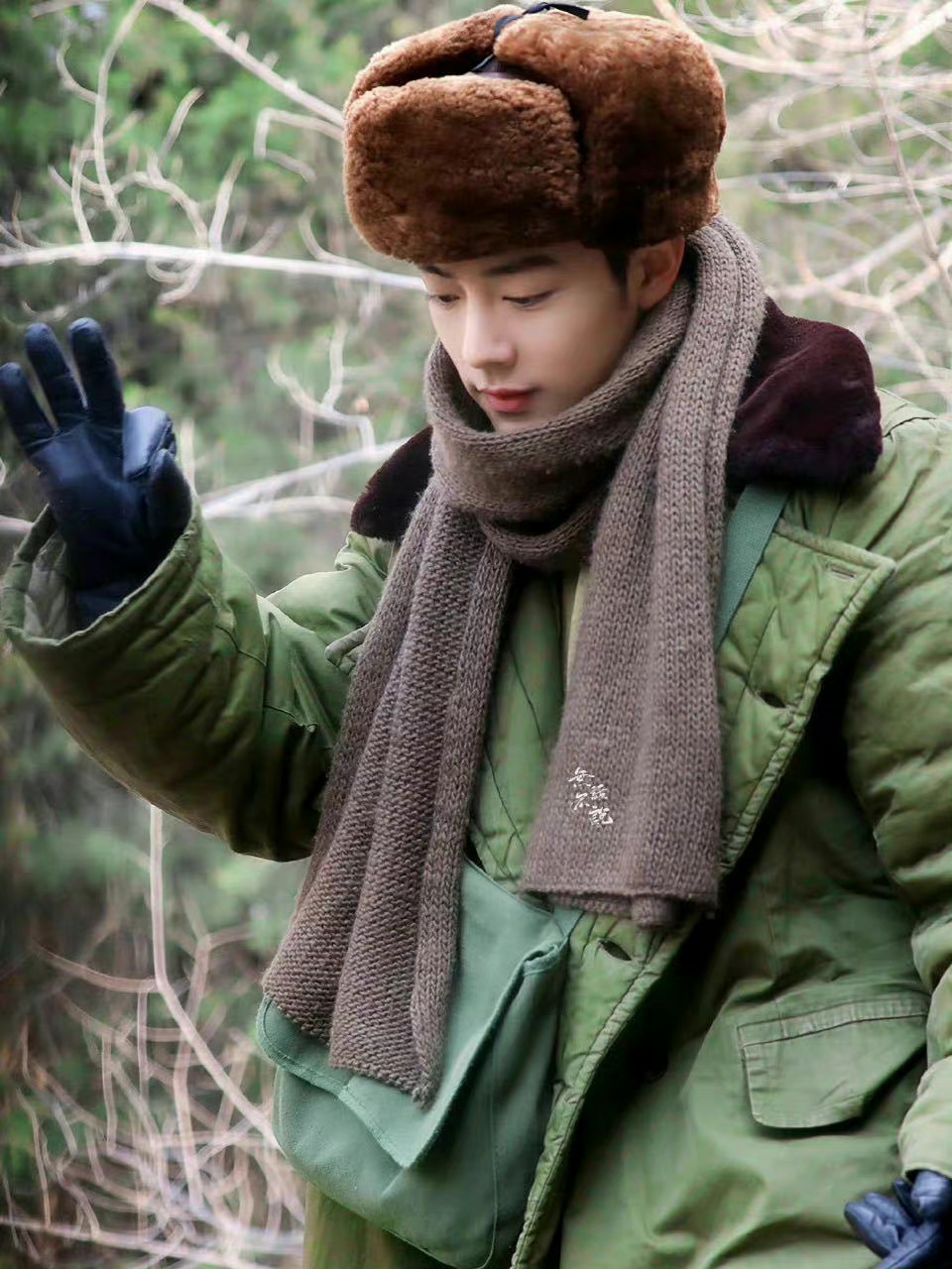 肖战#  我们方也许穿军大衣也这么帅01 676767 哈哈,其实图1