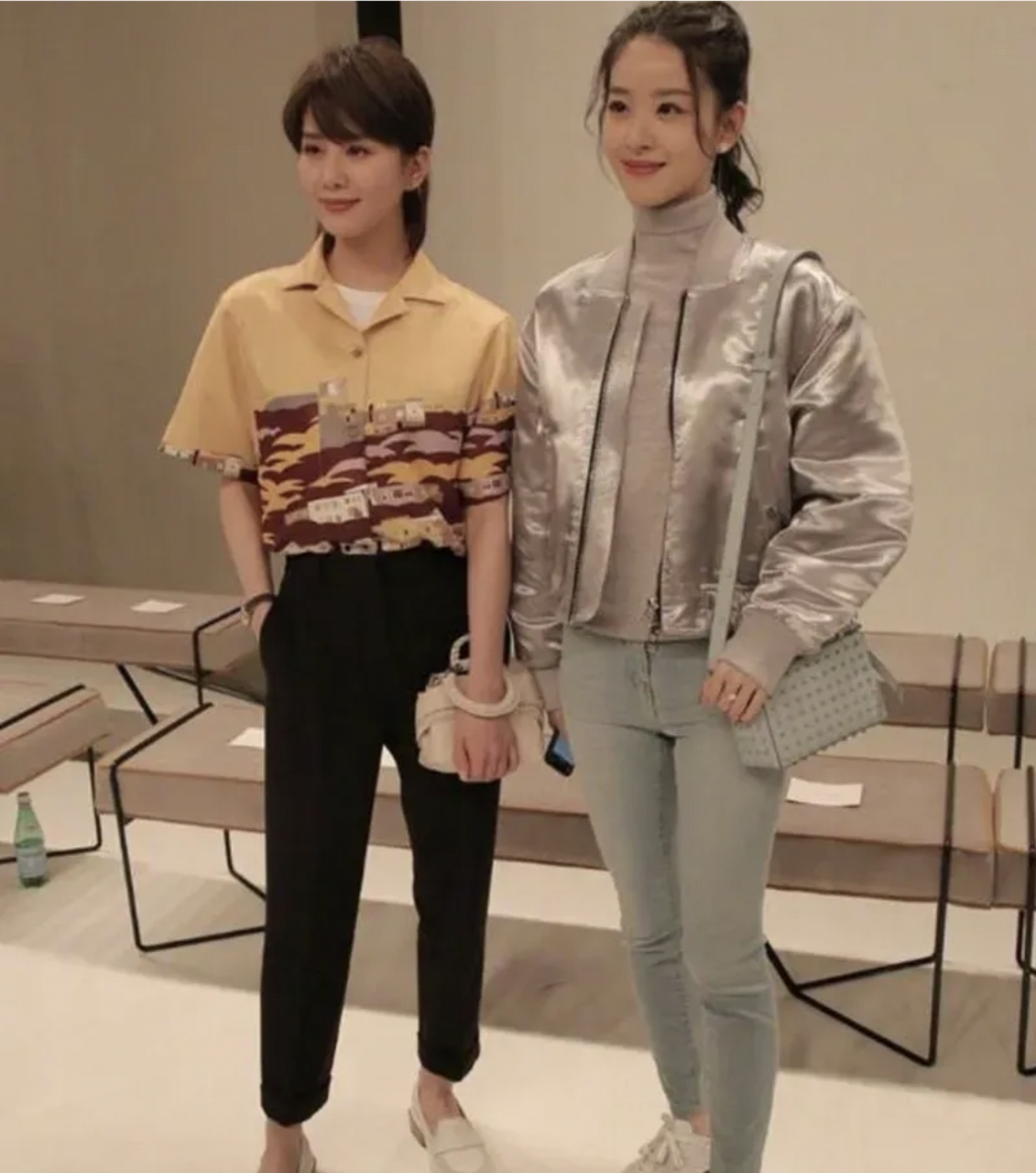 刘诗诗跟谁合照都输,跟奶茶妹妹在一起,身高被碾压,连气质也赶不上,可