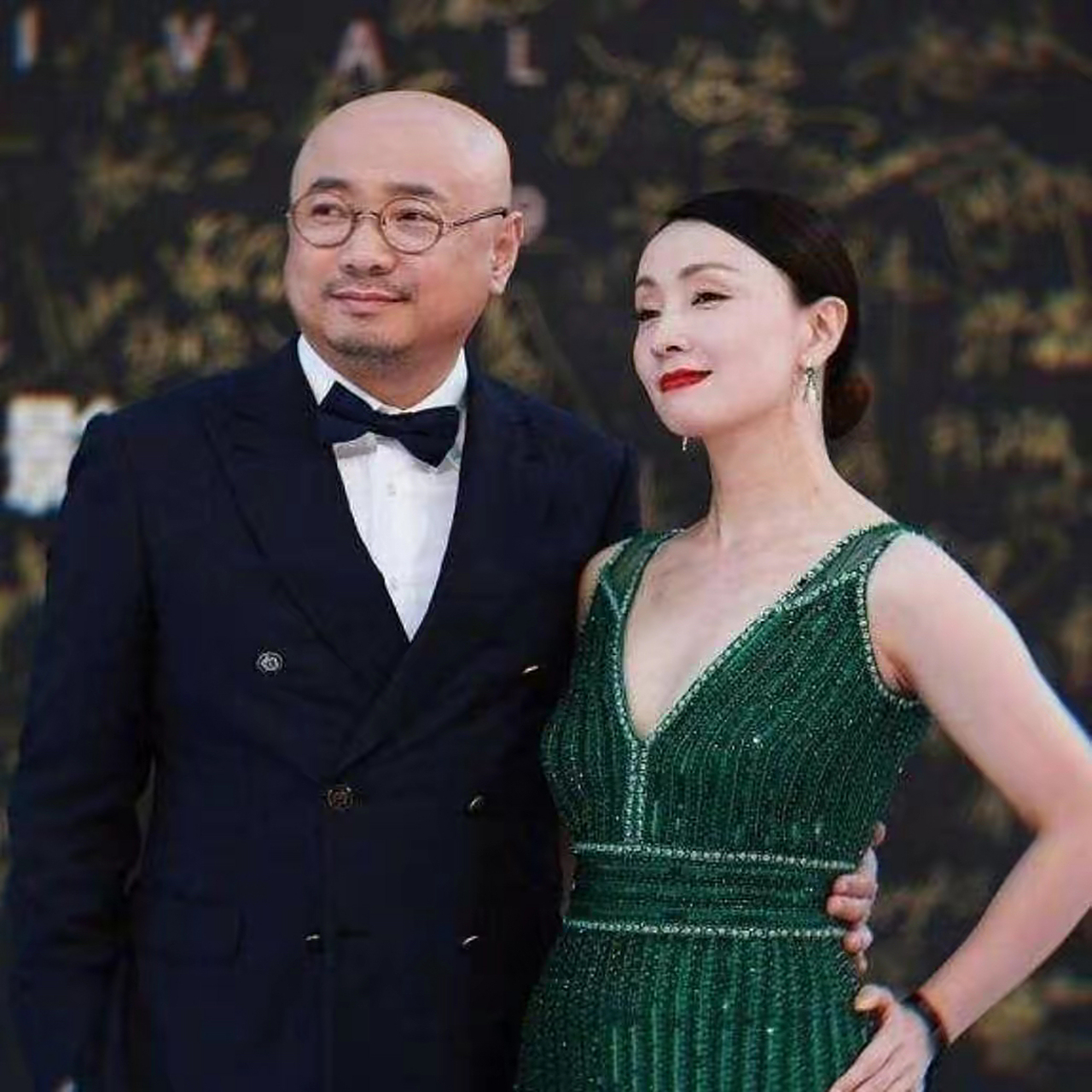 《春光灿烂猪八戒》是徐峥和陶虹的定情之作,要论演技,夫妻俩也是不相