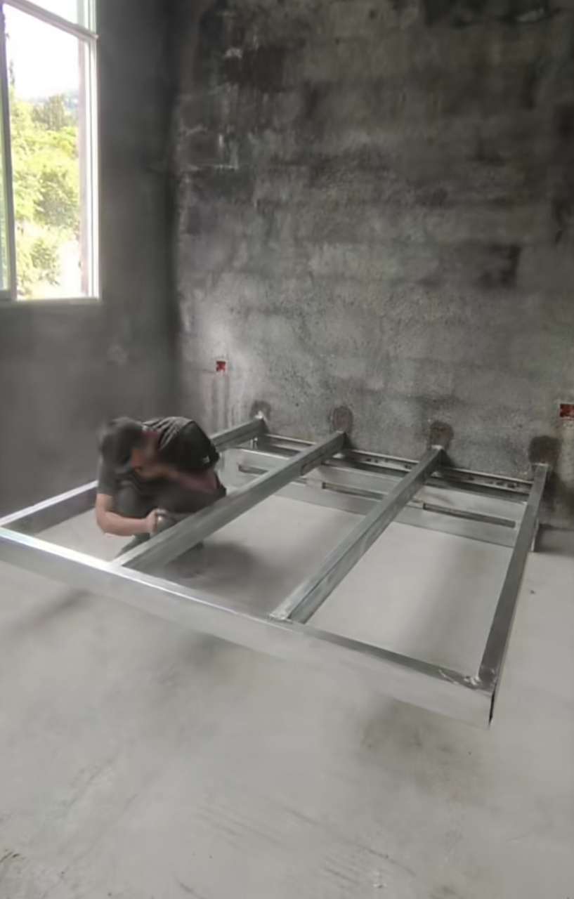 看做的这悬空床,人站上去都没问题!