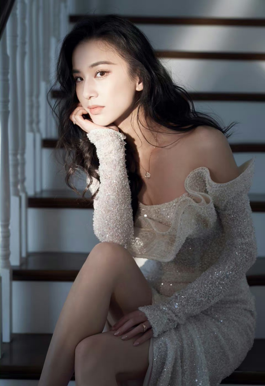 万人迷#黄圣依# ,肤白貌美,如花似玉,身材苗条,性感妩媚,惊艳迷人