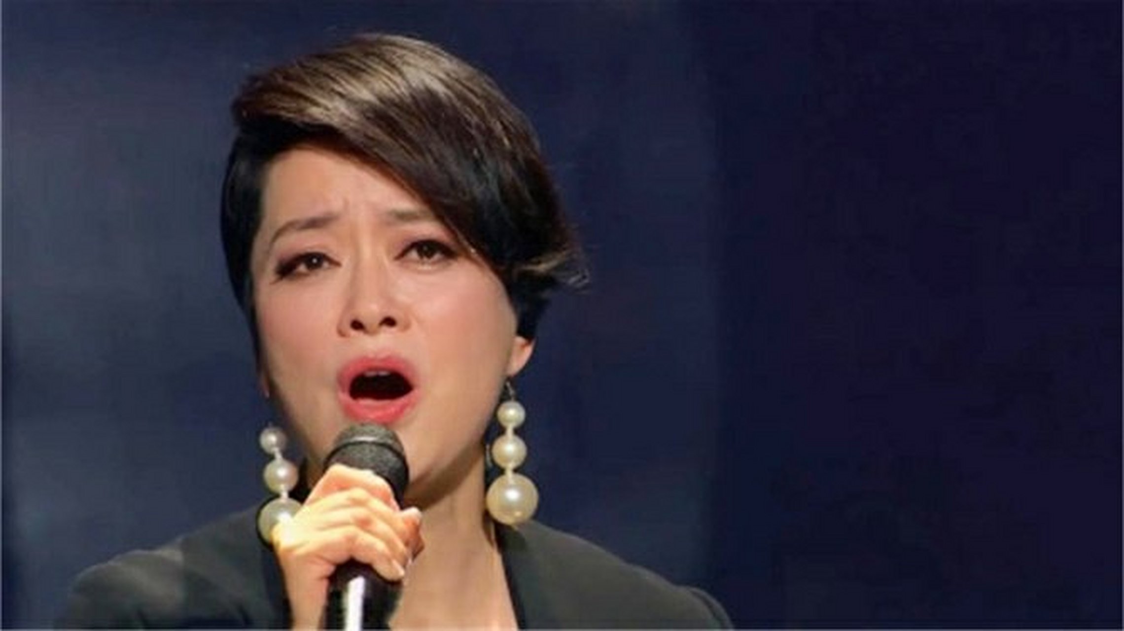 今天给大家推荐80年代著名女歌手毛阿敏演唱的歌曲,在那个时期她演唱