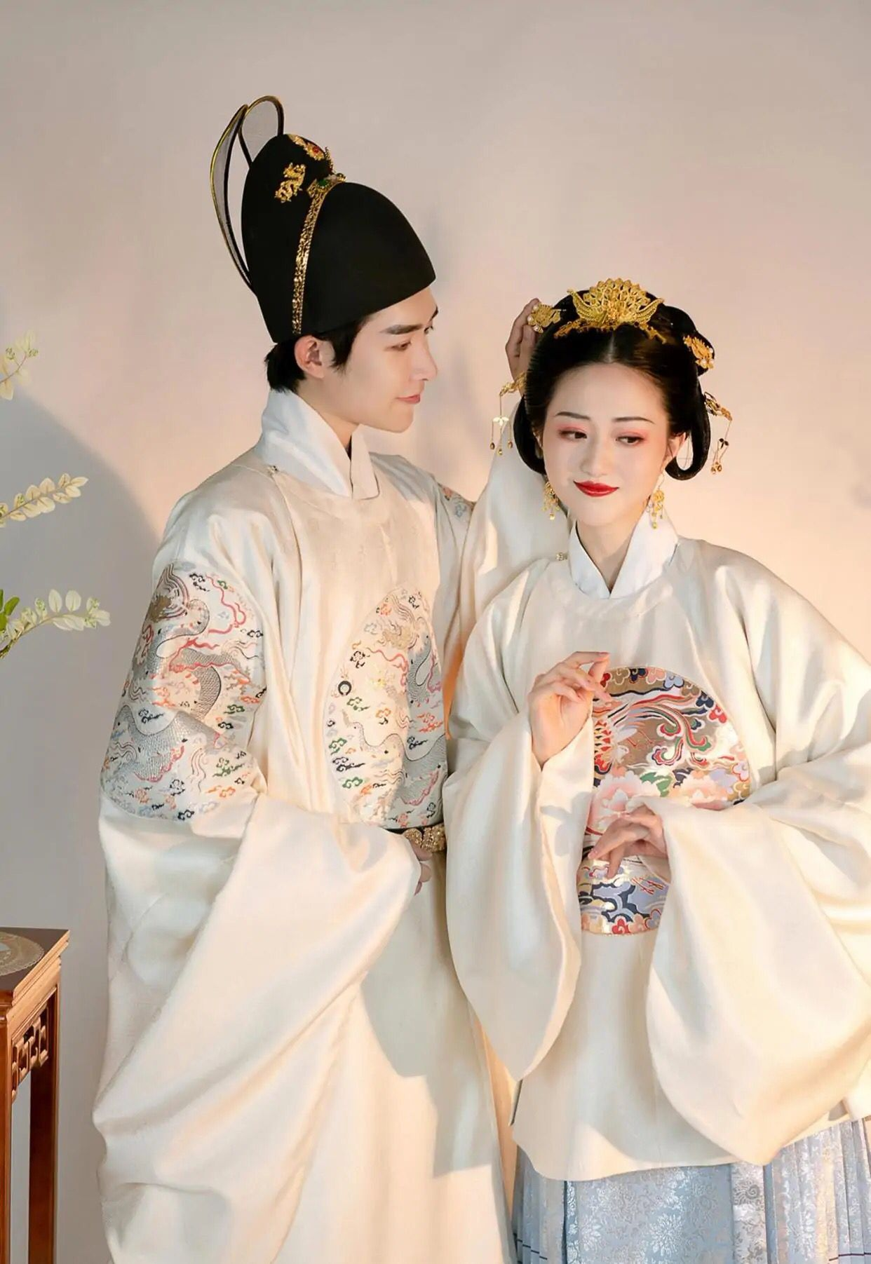 情侣装不够有特色?来试试情侣款汉服吧,端庄又大气,很吸睛