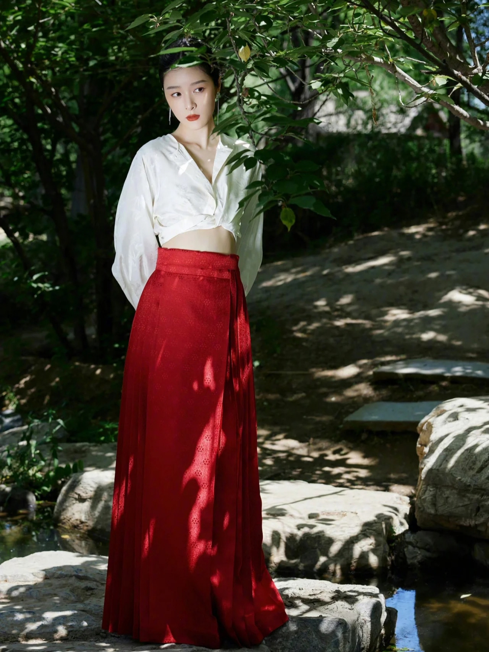 时尚穿搭# #明星穿搭# 徐娇这套马面裙穿搭好好看,她一直在宣传中国