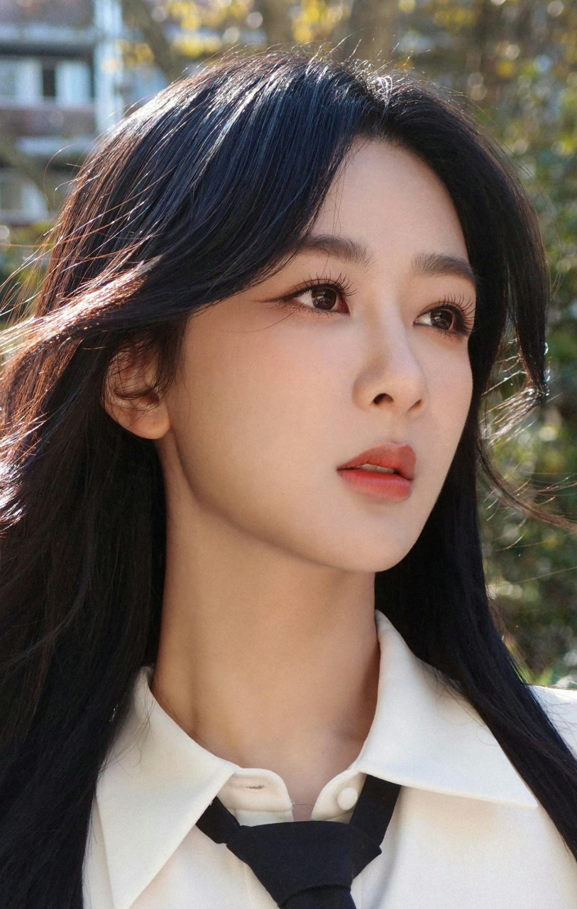 舒展的自信是最美的,杨紫这次巴黎之行真的很完美!