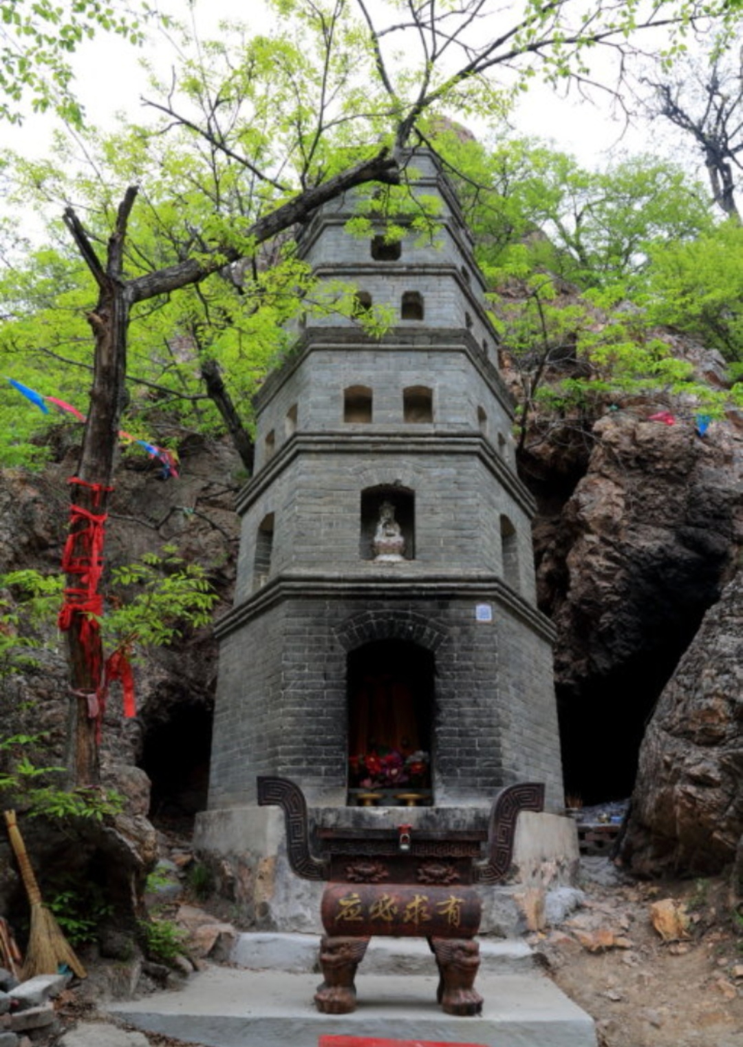 《丹东镇魂塔》