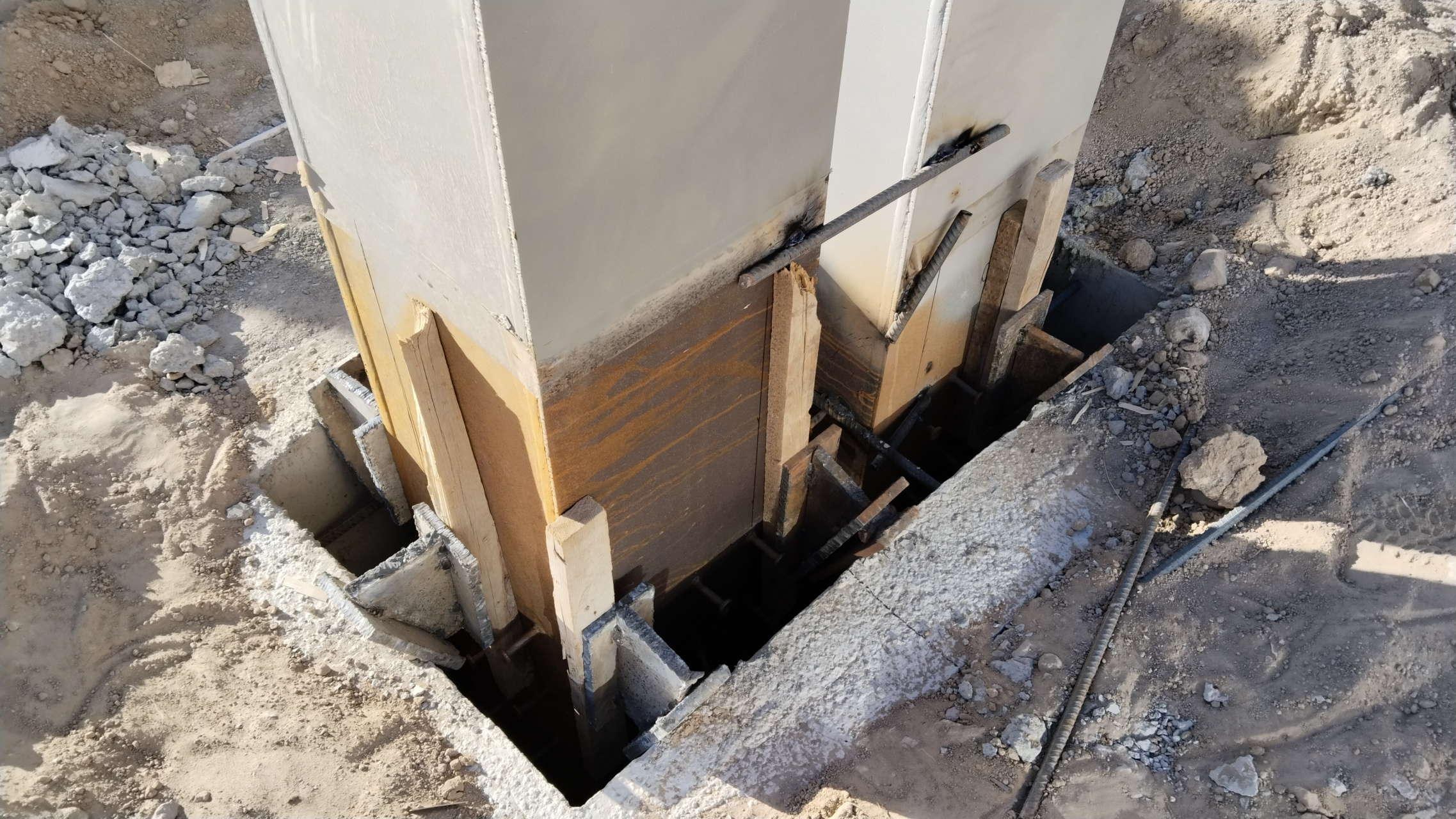 杯口基础,钢柱就位完毕后,浇筑混凝土前,要进行那些检查?