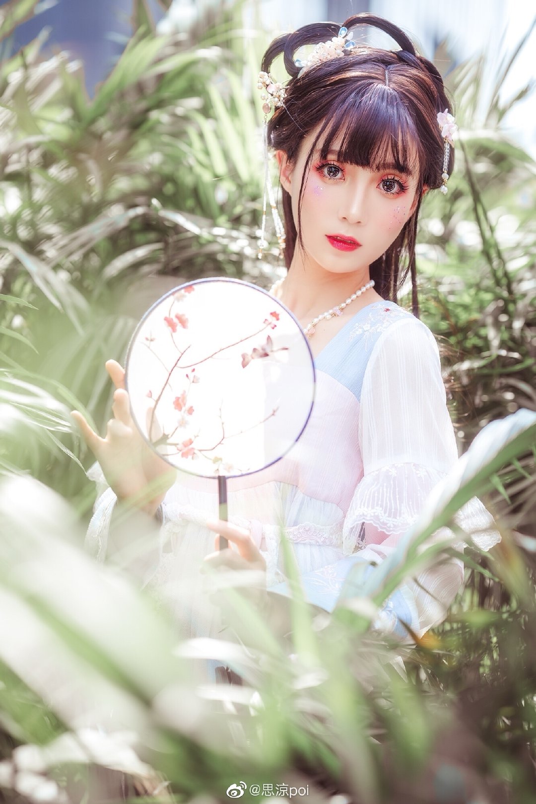 二次元国漫古风少女cos:媚眼含羞合,丹唇逐笑开!