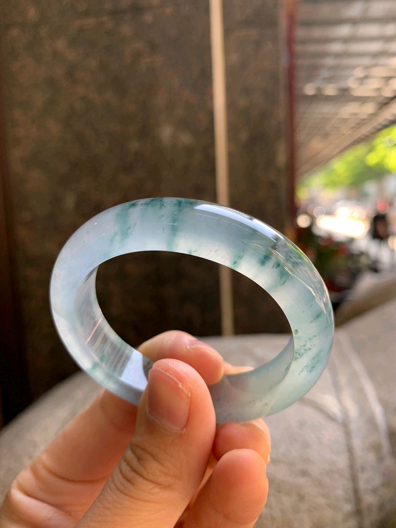 高冰飘花手镯,透明的贵妃飘花,水灵通透,高雅大方