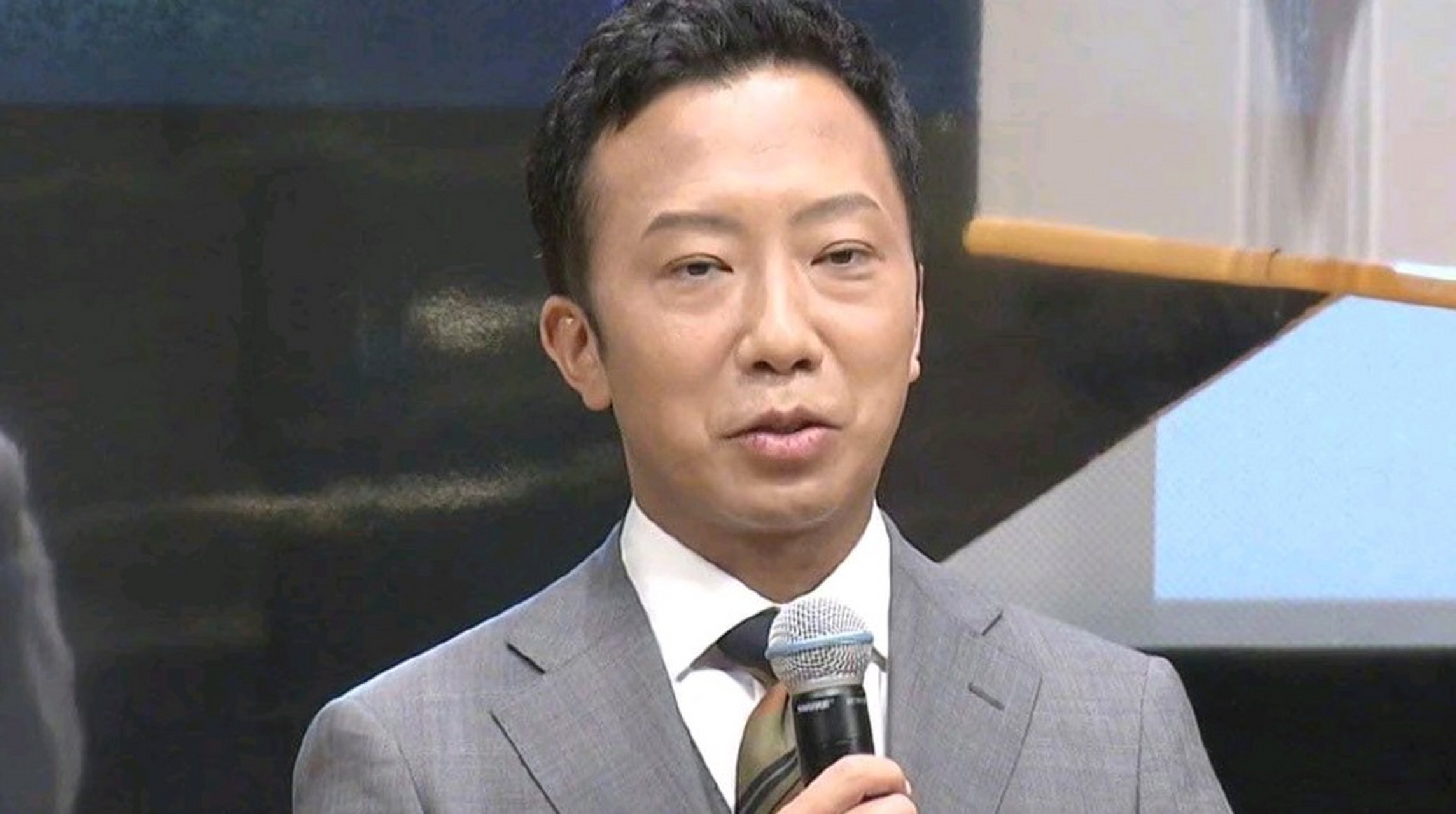 日本歌舞伎演员市川猿之助因协助母亲自杀,被警方逮捕.