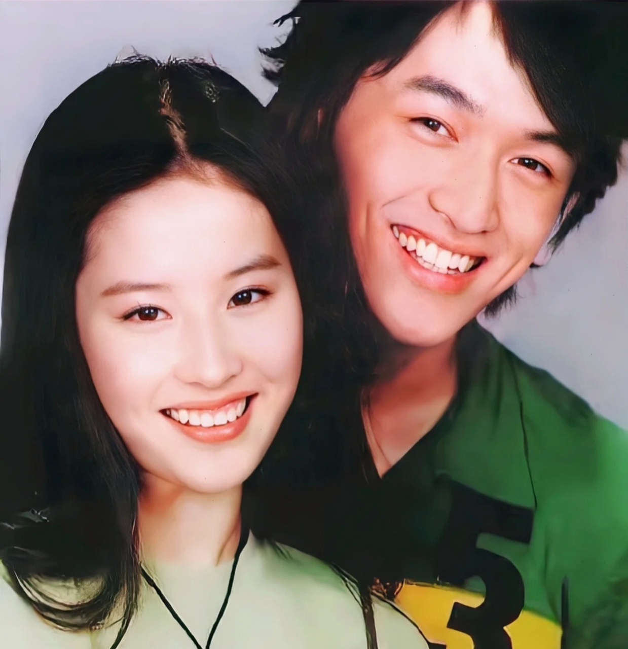 刘亦菲和胡歌,好想rua一下天仙的脸,太可爱了.