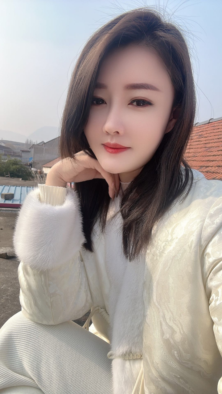 给大家推荐一个超级接地气的山东临沂网红美女王小丫,双子座的,年龄