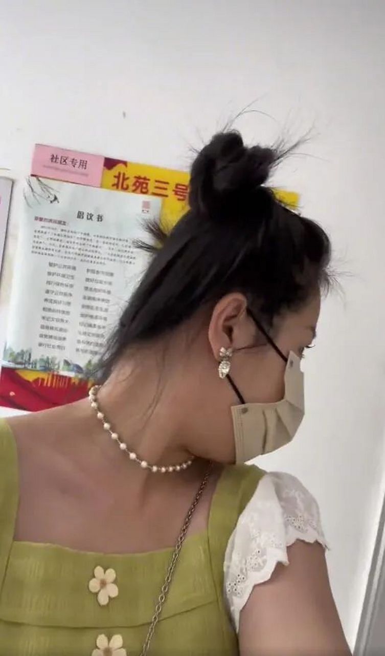 小姐姐的大扁头,适合当鼠标垫 #搞笑