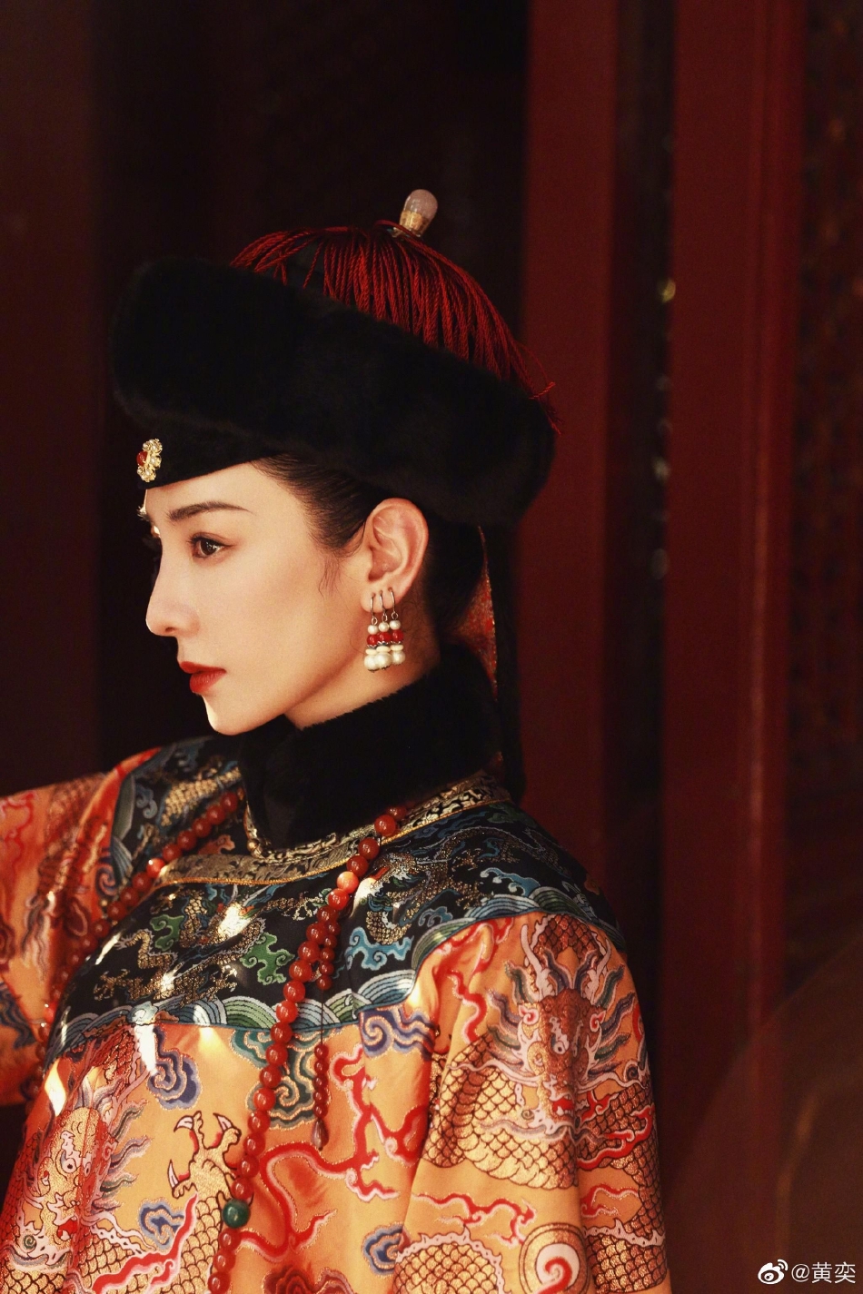 组图:跟我一起梦回清宫!黄奕晒大贵妃娜木钟清宫扮相写真