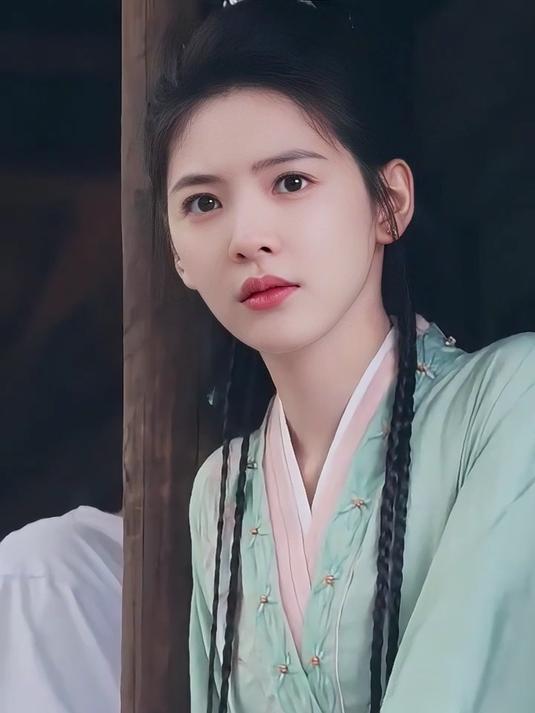 章若楠古装造型甜美风,气质拉满让人眼前一亮