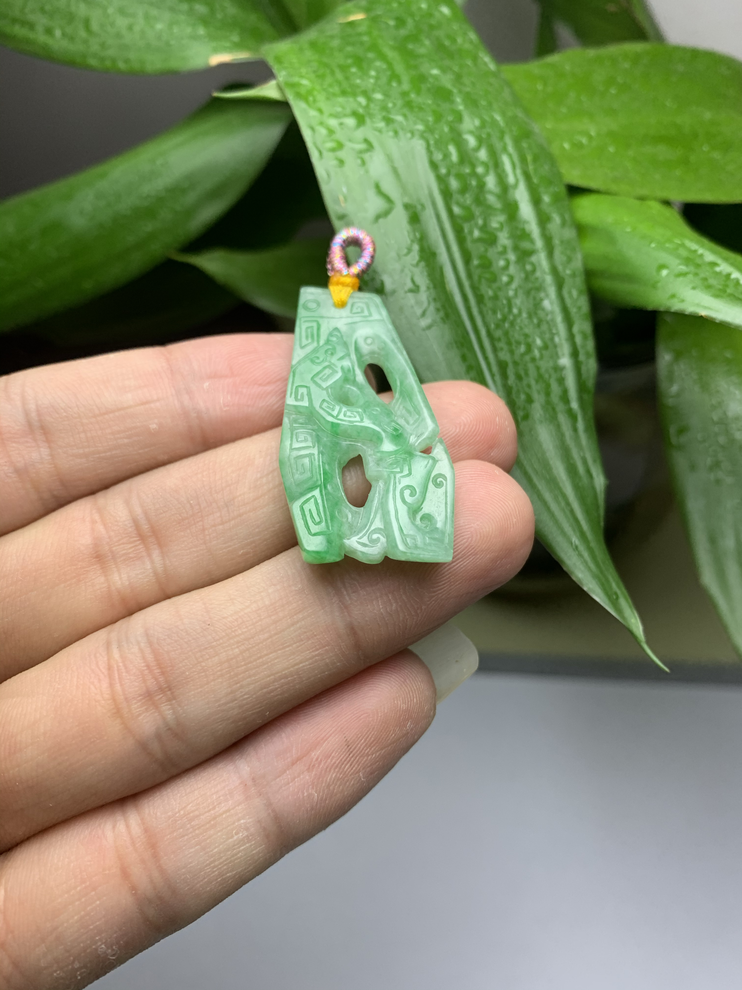 天然缅甸翡翠挂件仿古镂空牌
