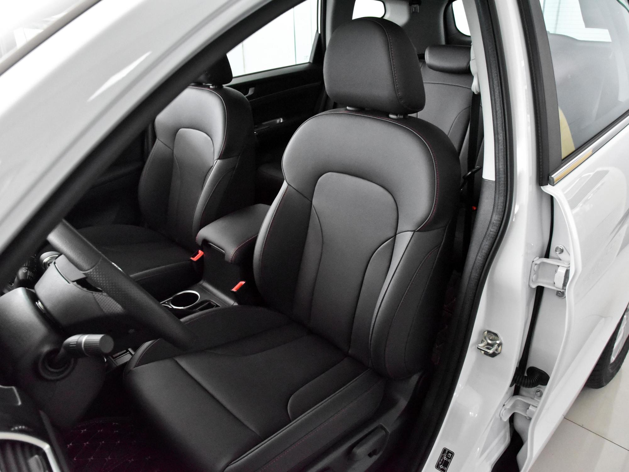 6.6万起,卖的超好,空间不小,实拍哈弗m6