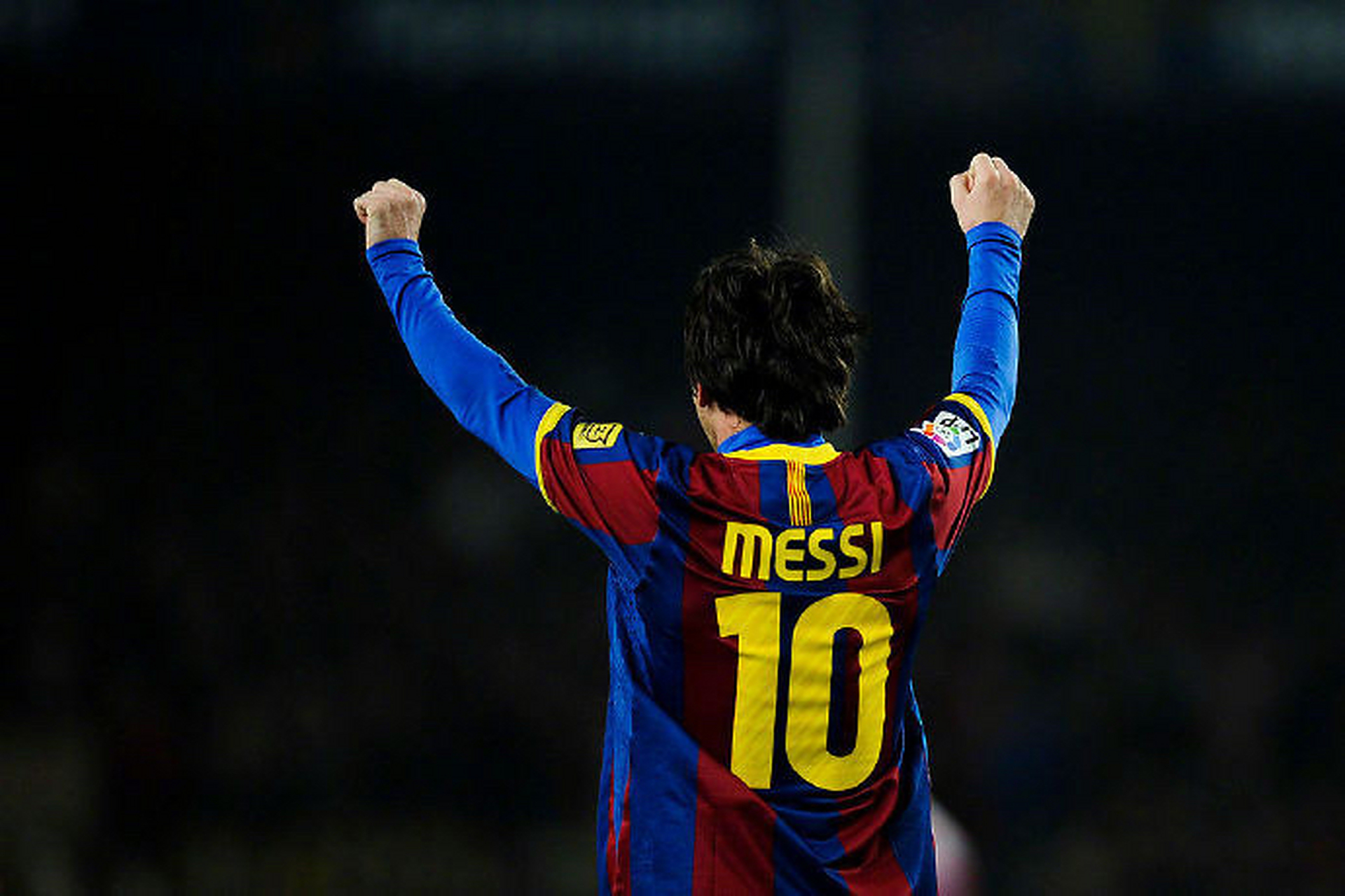 2008年梅西正式接过巴萨10号球衣,开启了一段传奇,那是很多球迷最