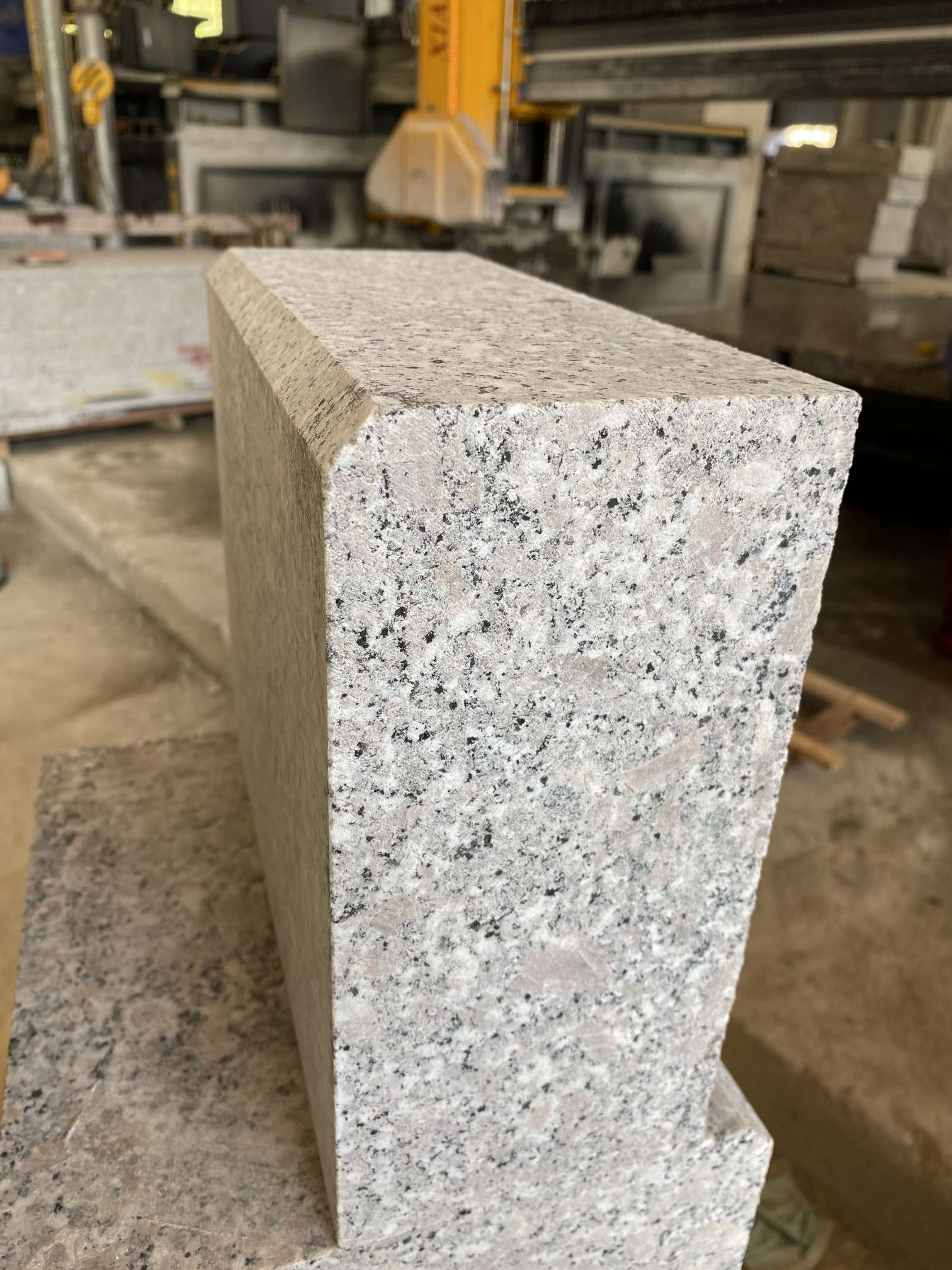 梅花红(西丽红)厂矿一体大量梅花红石材.量大从优,物美价廉!