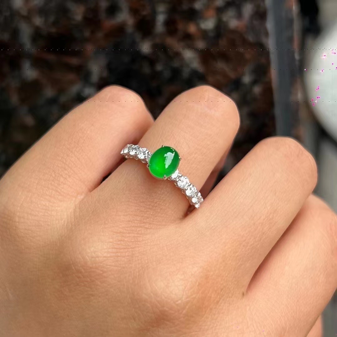 冰阳绿蛋面戒指