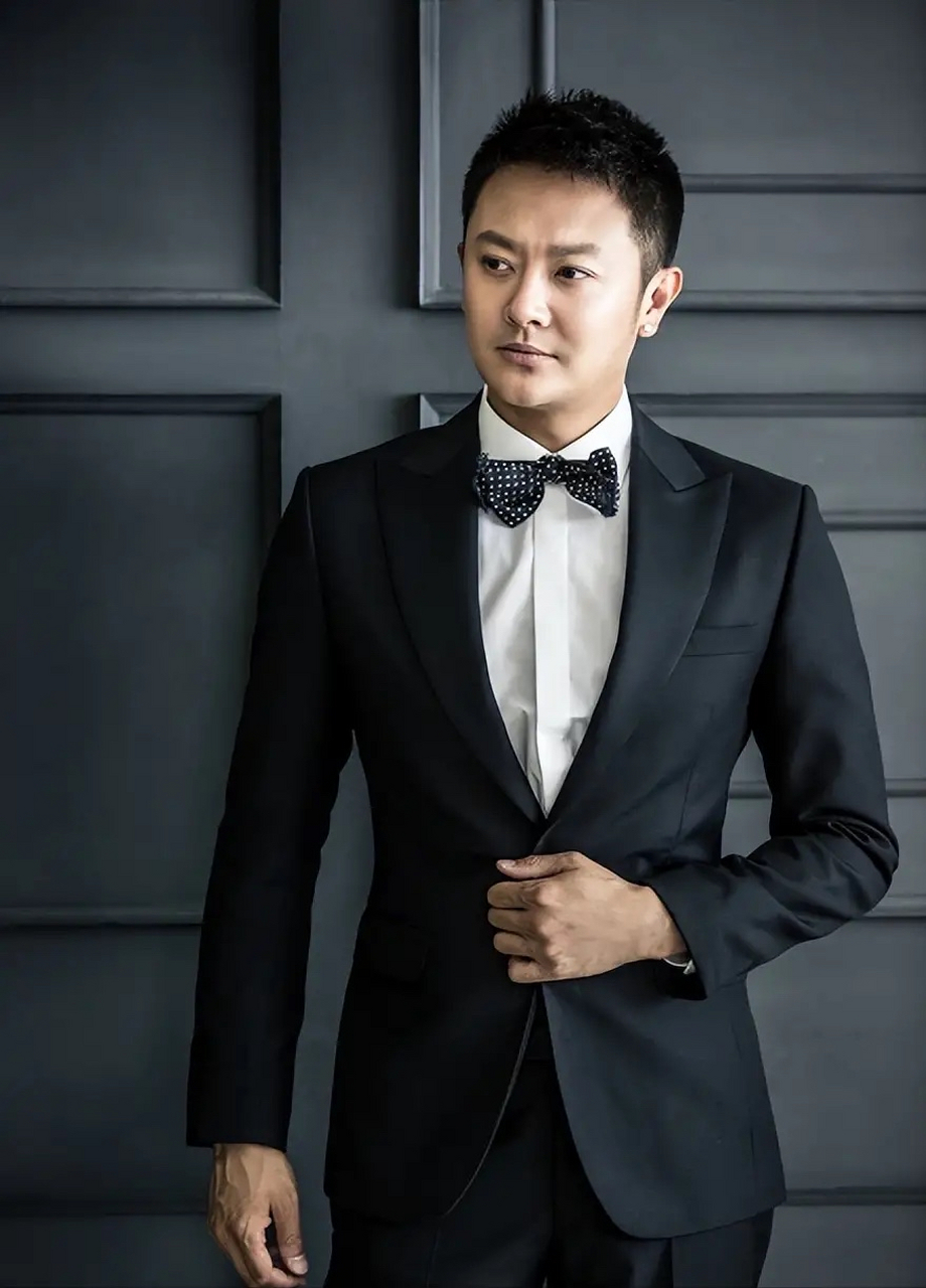 人气演员印小天,发现他的妻子哈琳娜,除了她的美色,其他一切都是虚假