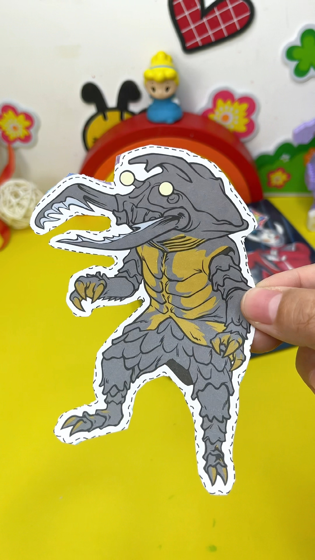 宝贝爱不释手的奥特曼剪纸来了