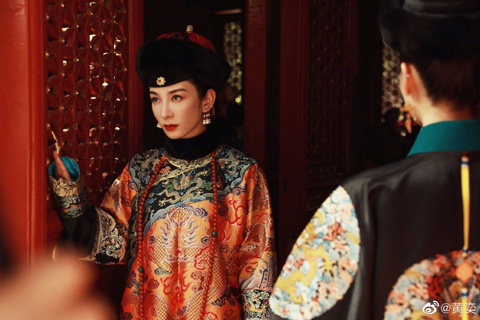 组图:跟我一起梦回清宫!黄奕晒大贵妃娜木钟清宫扮相写真