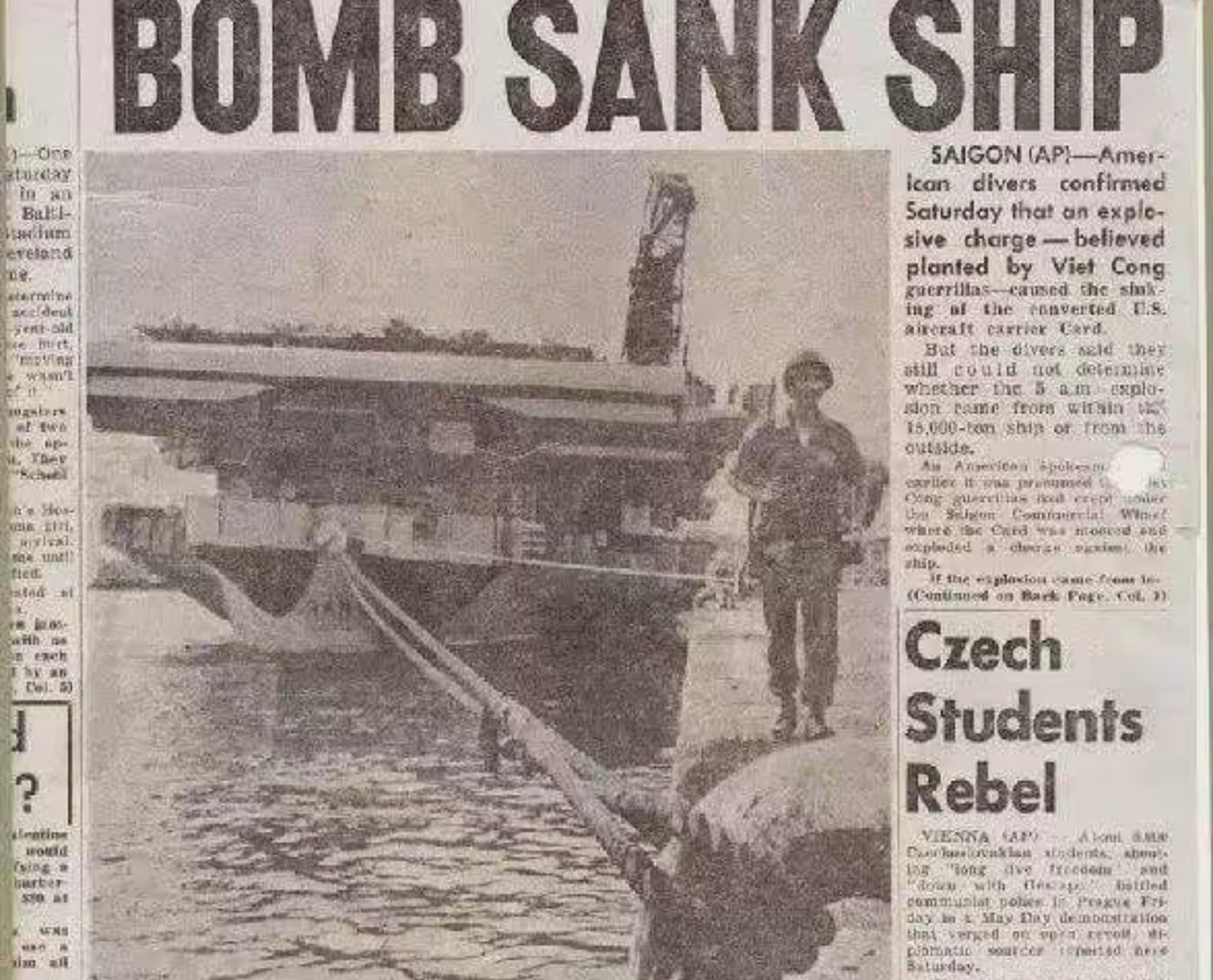 1971年,一队越南蛙人特种部队,潜水接近海面上一艘美国侦察艇,准备从