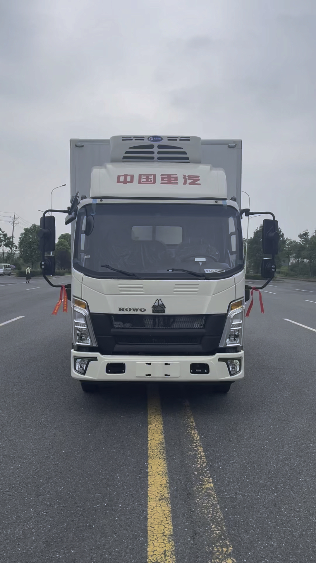 重汽小金牛42米冷藏车潍柴130匹马力厢体容积18立方可以拉5t货物的