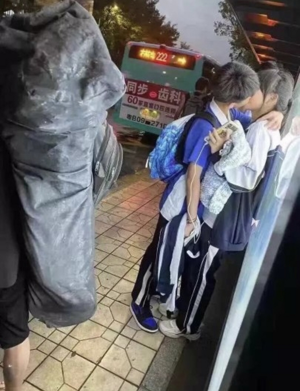 人家小学生都恋爱了,我都28岁了还单身,失败.