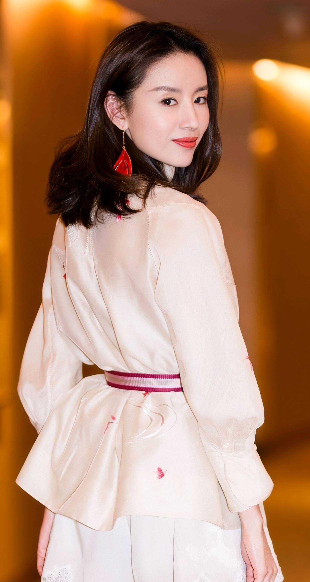 女神董洁高清写真图集,知性优雅,尽显迷人风姿