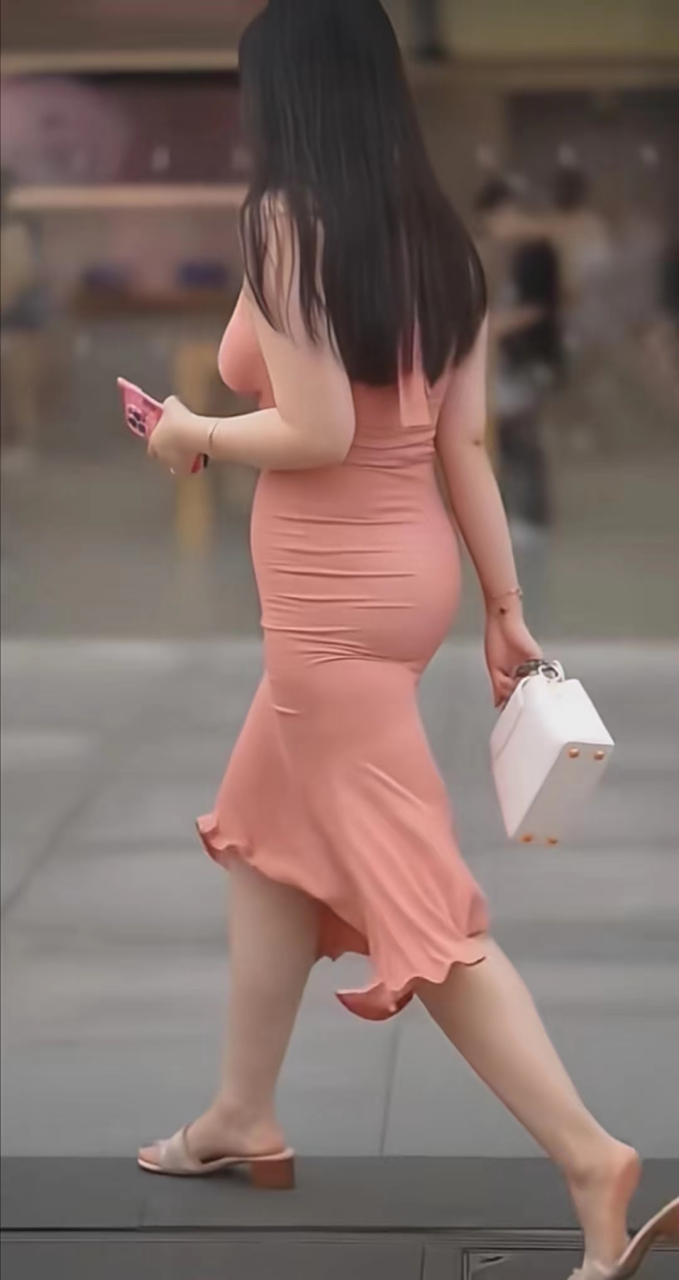 街拍肉肉小少妇!