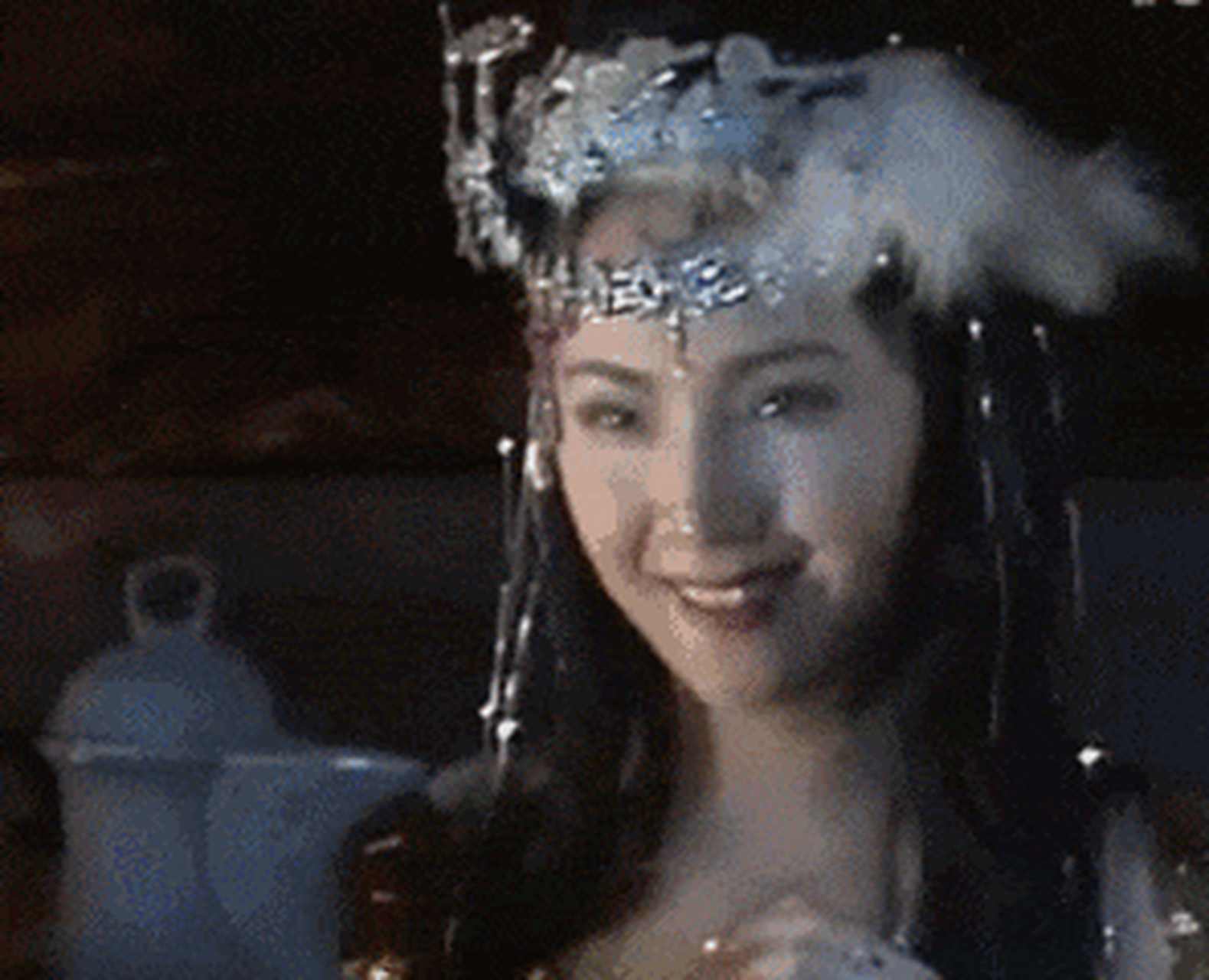 1986央视版《西游记》中饰演玉鼠精,陷空山无底洞孤独的女主人,又名地