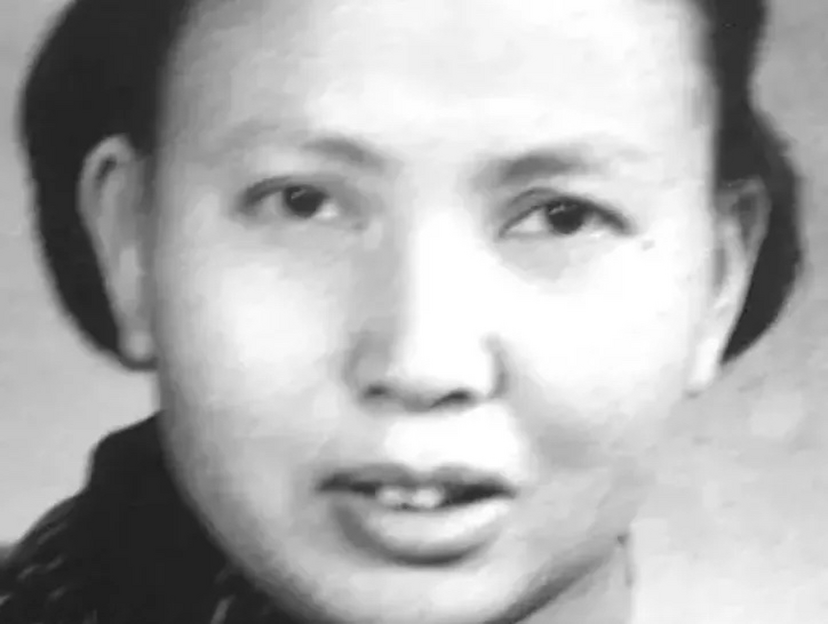 莫林原名姚世瑞,1920年出生于江苏省一个富裕的家庭,家庭成员大多数