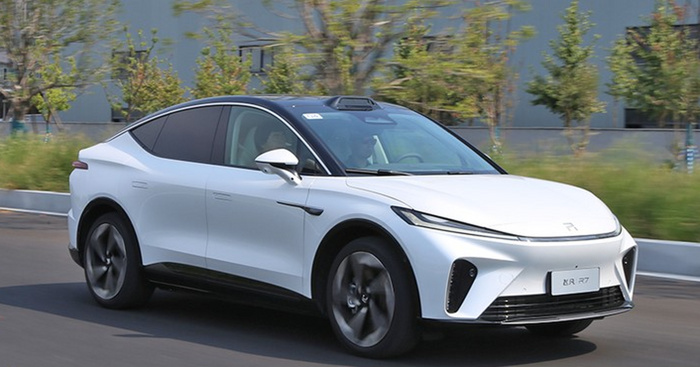 轴距近3米,全车33个传感器,4秒级破百,新任卷王飞凡r7来了!