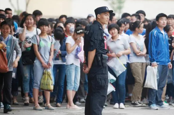 能被錄用的公務員,都會貼上四種身份標籤,看看你也在其中嗎