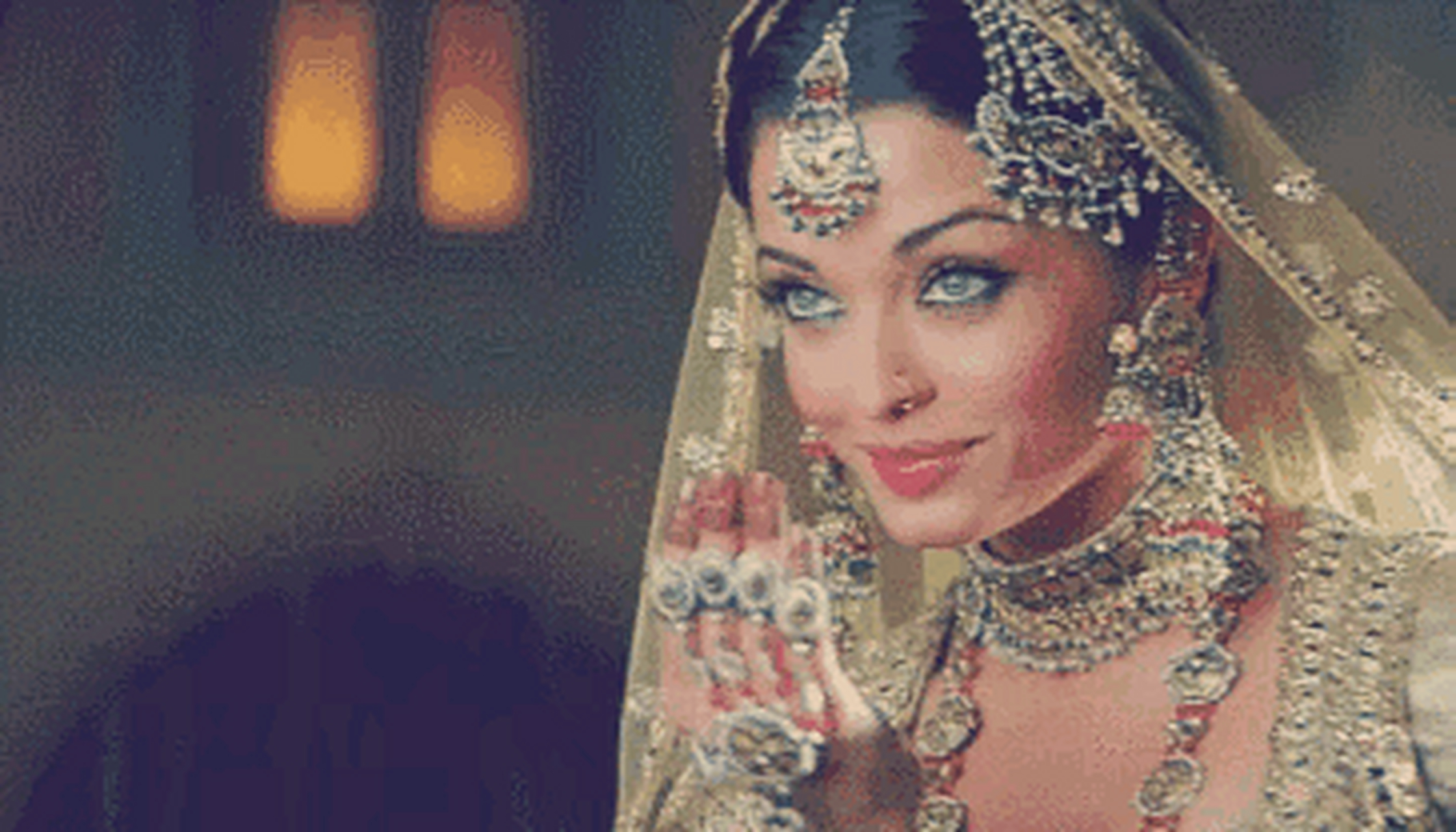 印度第一美人艾西瓦娅·雷,"二婚"嫁给小3岁豪门丈夫,生女被婆婆家