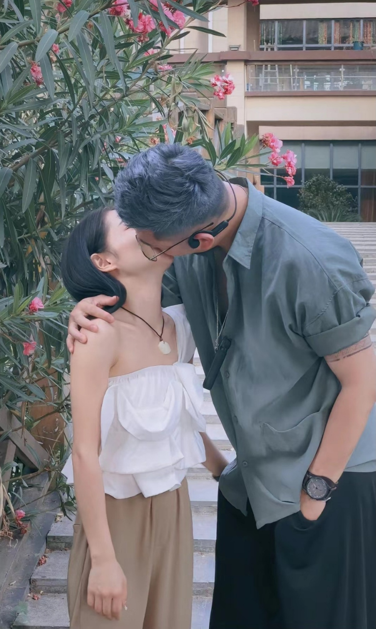 和大叔谈恋爱就是好甜呢 谈恋爱或者结婚一定要找比自己年龄大的,和他