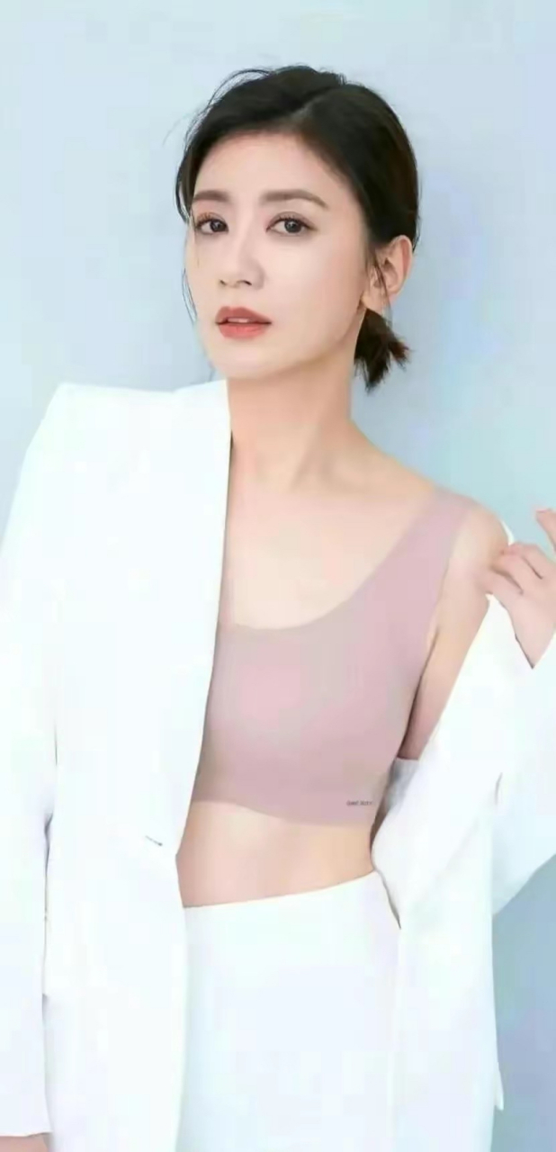 贾静雯性感写真,妩媚动人