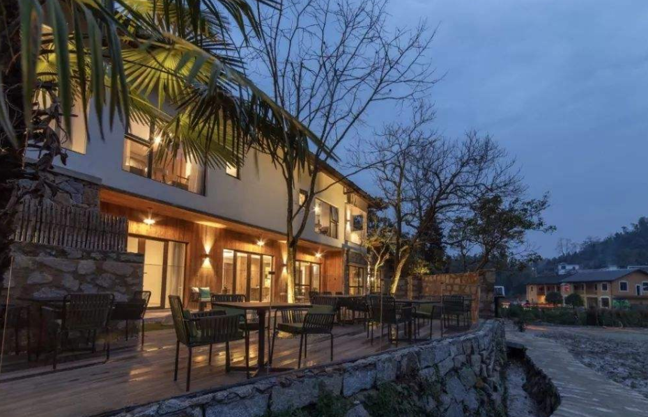 藏在茶园里的梅岭民宿,曾接待过方文山,火于颜值赢在细节