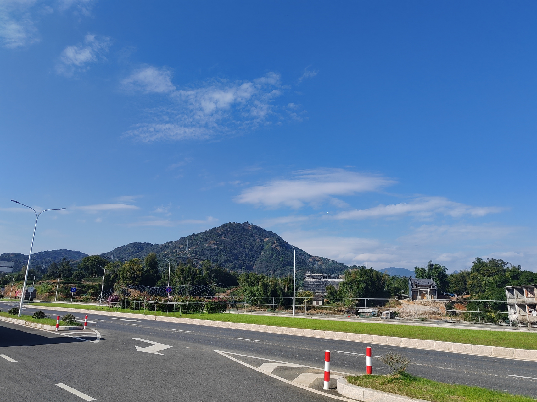 9808—24元[捂脸]这个快餐价格出乎意料,在舟山宁波肉菜都是20多这餐