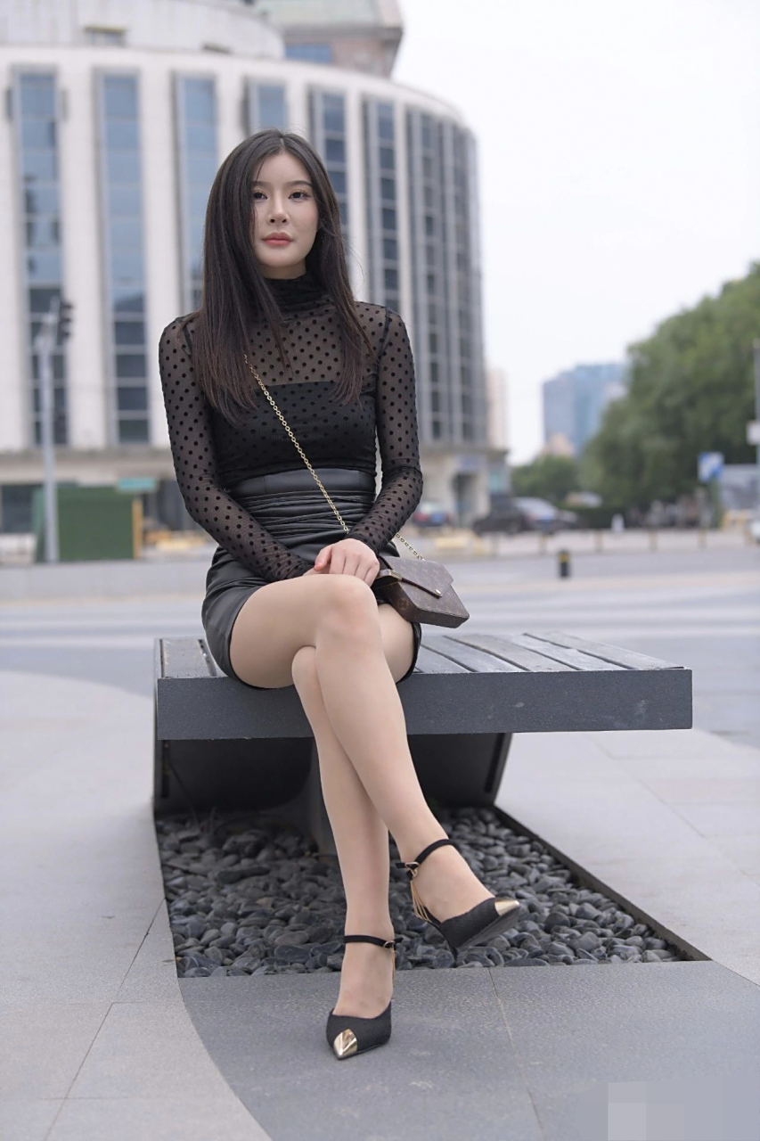 御姐穿搭,肉丝高跟小皮裤99