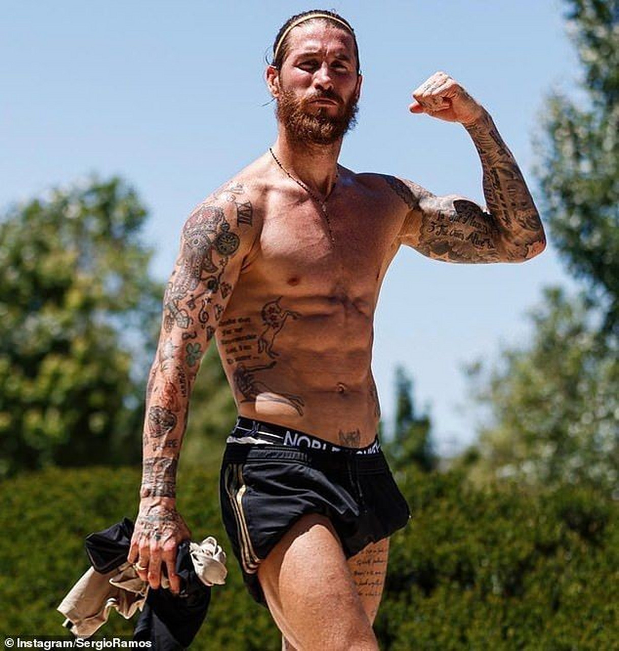 34岁的拉莫斯身材保持的很好