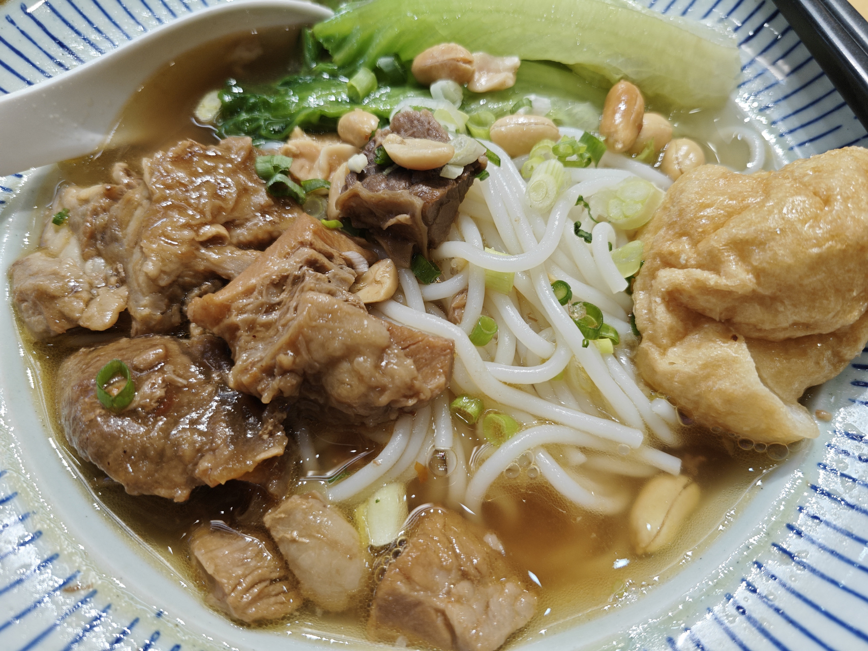 午餐来一份美味的牛腩汤米粉,极好[鼓掌]