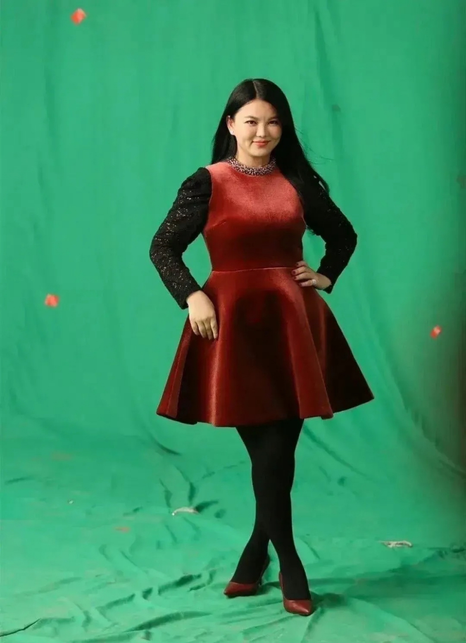 即使李湘再瘦,她的脸盘子依然很大.