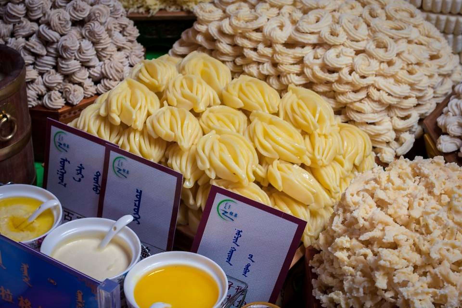 蒙古族特色美食『蒙古族特色美食介绍』